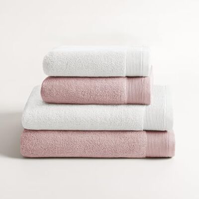 BOHEME Conjunto de 4 toalhas Harmony branco-rosa Inclui 2 (50 x 100 cm) e 2 (70 x 140 cm). 100% algodão zero Twist 600 g/m². Suaves, absorventes, de secagem rápida. BOHEME Conjunto de 4 toalhas Harmony branco-rosa Inclui 2 (50 x 100 cm) e 2 (70 x 140 cm). 100% algodão zero Twist 600 g/m². Suaves, absorventes, de secagem rápida.