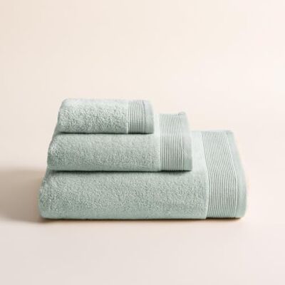 BOHEME Conjunto de 3 toalhas Harmony verde claro com toalha de banho grande Inclui 1 (30 x 50 cm), 1 (50 x 100 cm) e 1 (100 x 150 cm). 100% algodão zero Twist 600 g/m². Macio e absorvente. BOHEME Conjunto de 3 toalhas Harmony verde claro com toalha de banho grande Inclui 1 (30 x 50 cm), 1 (50 x 100 cm) e 1 (100 x 150 cm). 100% algodão zero Twist 600 g/m². Macio e absorvente.
