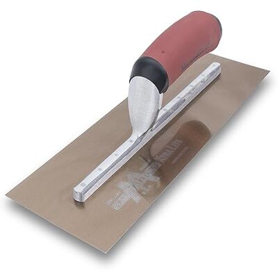 Marshalltown Plana alisadora com cabo curvo Durasoft de aço dourado, muito adequada para pisos e betão, dimensões da talo: 356 x 127 mm Marshalltown Plana alisadora com cabo curvo Durasoft de aço dourado, muito adequada para pisos e betão, dimensões da talo: 356 x 127 mm