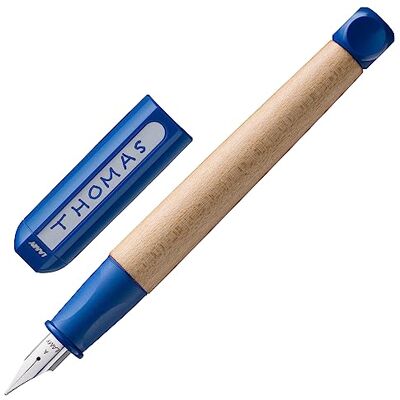 Lamy abc blue Caneta-tinteiro infantil para iniciantes com punho ergonómico e de aço polido em tamanho A madeira de ácer robusta com cartucho de tinta azul T 10 Destro Lamy abc blue Caneta-tinteiro infantil para iniciantes com punho ergonómico e de aço polido em tamanho A madeira de ácer robusta com cartucho de tinta azul T 10 Destro