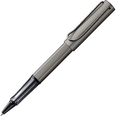 Lamy Marcador Lx de roténio: rolo leve com aderência ergonómica transparente e largura do traço M; corpo em alumínio anodizado, inclui substituição M 63 com tinta preta e estojo metálico Lamy Marcador Lx de roténio: rolo leve com aderência ergonómica transparente e largura do traço M; corpo em alumínio anodizado, inclui substituição M 63 com tinta preta e estojo metálico