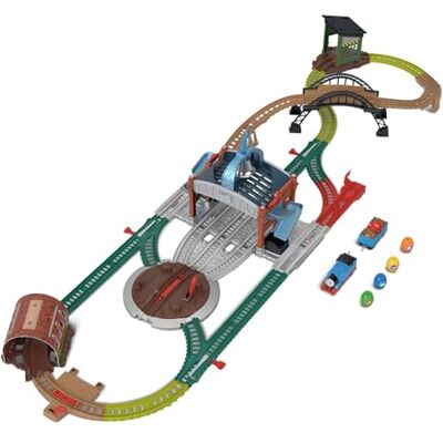 Thomas & Friends Fisher-Price Set de entrega de barris Inclui locomotiva motorizada a pilhas, carruagem de carga, 4 barris e 548 cm de via, Thomas & Friends Fisher-Price Set de entrega de barris Inclui locomotiva motorizada a pilhas, carruagem de carga, 4 barris e 548 cm de via,