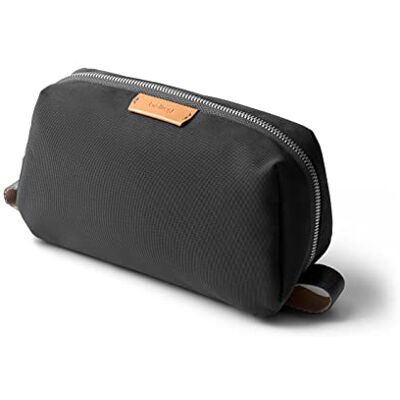 Bellroy Toiletry Kit, nécessaire de tecido impermeável para viagem (cosméticos, perfume, kit de barbear, pente, escova de dentes) Slate Bellroy Toiletry Kit, nécessaire de tecido impermeável para viagem (cosméticos, perfume, kit de barbear, pente, escova de dentes) Slate