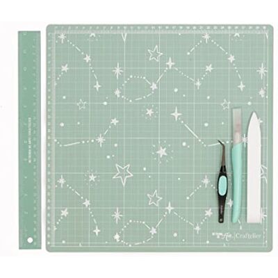 Craftelier Kit básico de início e artesanato de recortes inclui base de corte de dupla face, régua metálica 30 cm, isturi de precisão, dobradeira de teflon e pinças de precisão Craftelier Kit básico de início e artesanato de recortes inclui base de corte de dupla face, régua metálica 30 cm, isturi de precisão, dobradeira de teflon e pinças de precisão
