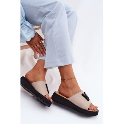 Sandale din piele pentru femei cu litera V pe platforma Vinceza 66950 Bej 36 Sandale din piele pentru femei cu litera V pe platforma Vinceza 66950 Bej 36