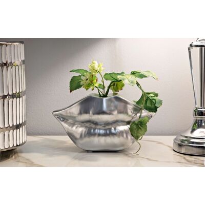 Vaza decorativa Lips Silver, Mauro Ferretti, 23x8x12 cm, polirasina, argintiu Vaza decorativa Lips Silver, Mauro Ferretti, 23x8x12 cm, polirasina, argintiu