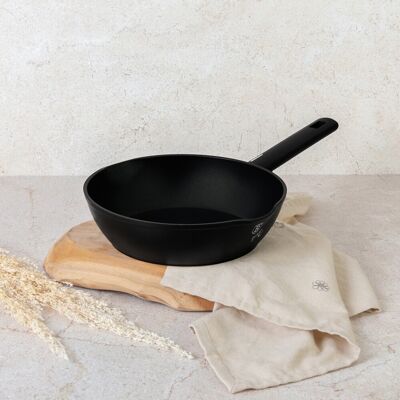 Tigaie adanca Berlinger Haus, Matte Black, 24 cm, 2.3 L, aluminiu forjat, negru Tigaie adanca Berlinger Haus, Matte Black, 24 cm, 2.3 L, aluminiu forjat, negru