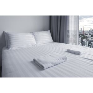Bedora Lenjerie de pat Hotel Line, dubla, 210x230 cm, amestec bumbac, satin, 250 TC, alb, cu dungi 1 cm Bedora Lenjerie de pat Hotel Line, dubla, 210x230 cm, amestec bumbac, satin, 250 TC, alb, cu dungi 1 cm