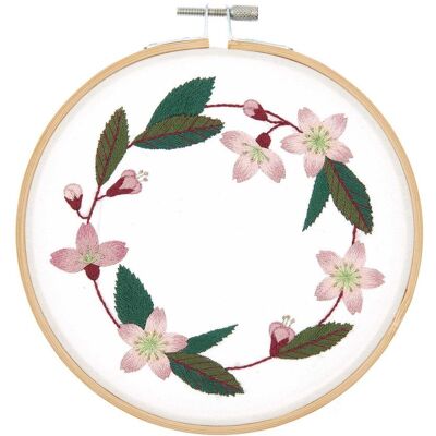 Rico Design Set pentru broderie decorațiuni coroniță cu flori de cireș - 1 ansamblu Rico Design Set pentru broderie decorațiuni coroniță cu flori de cireș - 1 ansamblu