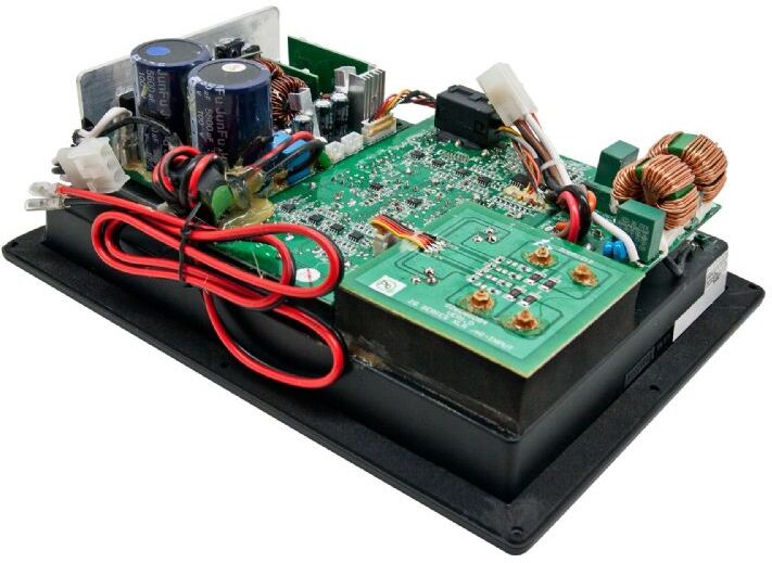 Earthquake IQ-600R Plate amp inbyggnadssteg Svart Earthquake IQ-600R Plate amp inbyggnadssteg Svart