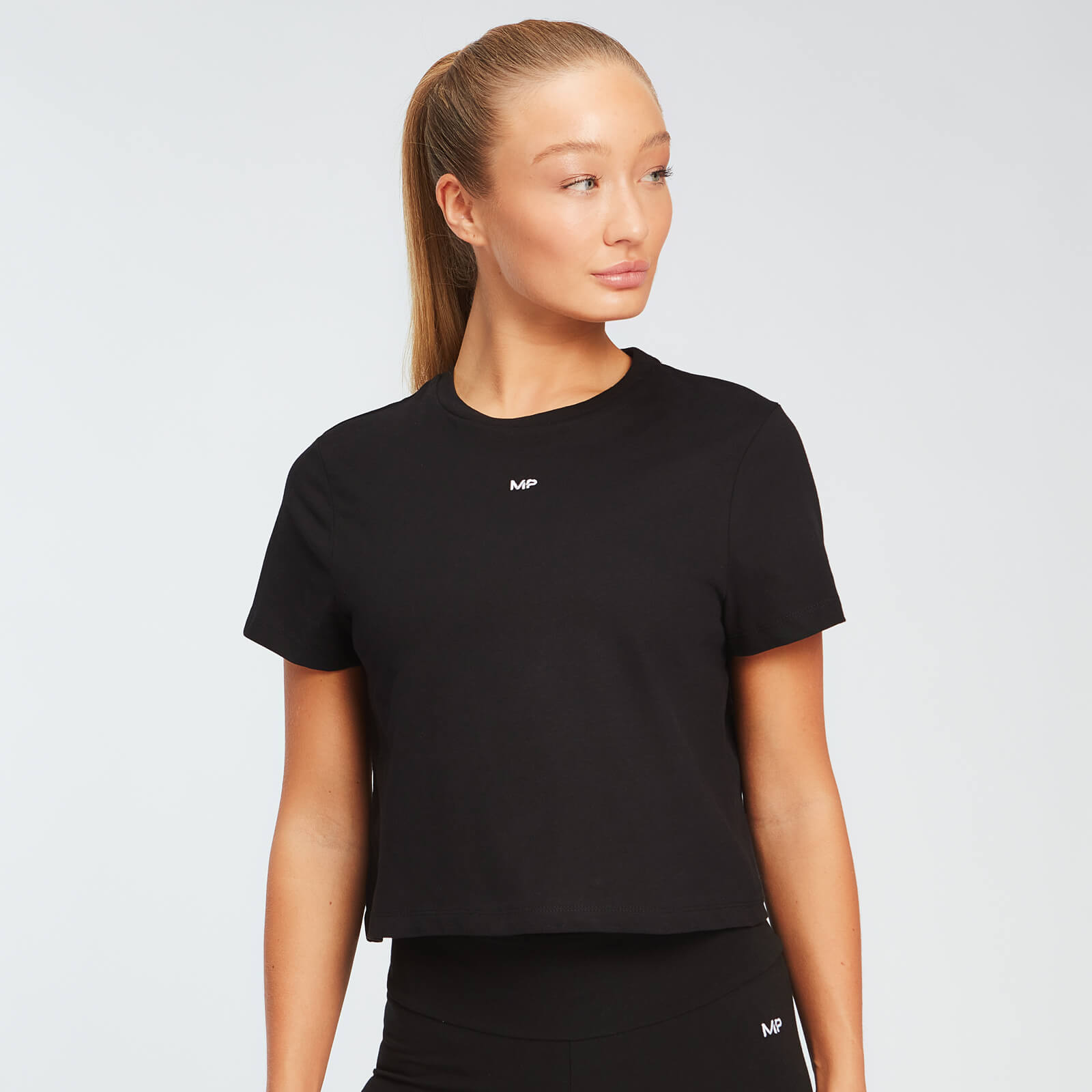 Myprotein MP Essentials Crop T-Shirt för kvinnor – Svart - XL Myprotein MP Essentials Crop T-Shirt för kvinnor – Svart - XL