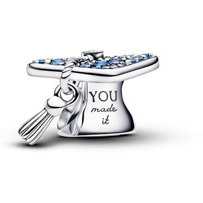 Pandora Moments 2026 examensmössa berlock i silver 794461C01 Pandora Moments 2026 examensmössa berlock i silver 794461C01
