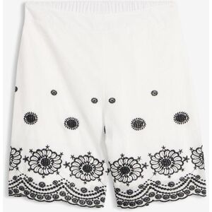 bonprix Shorts med brodyr bonprix Shorts med brodyr