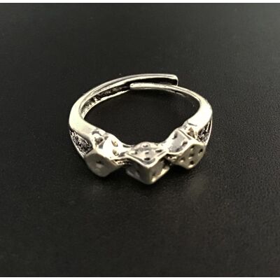 Ring I Metall: Tärningar (Öppen) Rockwear Col... Ring I Metall: Tärningar (Öppen) Rockwear Col...