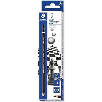 STAEDTLER Künstlerbleistift Mars Lumograph black, Härtegrad 7B, Sechskantform, hochwertige Premium-Bleistifte mit spezieller Minenrezeptur, 12 ST in der Faltschachtel, 100B-7B STAEDTLER Künstlerbleistift Mars Lumograph black, Härtegrad 7B, Sechskantform, hochwertige Premium-Bleistifte mit spezieller Minenrezeptur, 12 ST in der Faltschachtel, 100B-7B