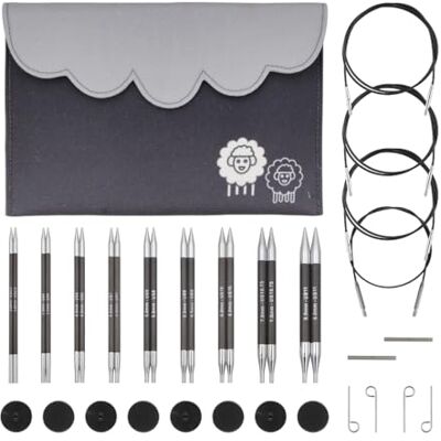 KnitPro Karbonz utbytbara nålsats par med 9 x 13 runda sticknålar med tillbehör Karbonz Deluxe Set för nybörjare, proffs och presentask KnitPro Karbonz utbytbara nålsats par med 9 x 13 runda sticknålar med tillbehör Karbonz Deluxe Set för nybörjare, proffs och presentask