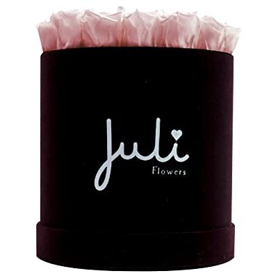 Juli Blommor rund rosbox med Infinity rosor Handgjord blomkruka: från Tyskland i liten och XS sammet mörk lila/svart rund (rosa – 17–19 rosor) Juli Blommor rund rosbox med Infinity rosor Handgjord blomkruka: från Tyskland i liten och XS sammet mörk lila/svart rund (rosa – 17–19 rosor)