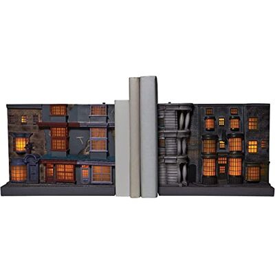 Enesco Diagon Alley lyser upp bokstöd – Harry Potters trollkarlsvärld – harts – 18,35 cm H Enesco Diagon Alley lyser upp bokstöd – Harry Potters trollkarlsvärld – harts – 18,35 cm H