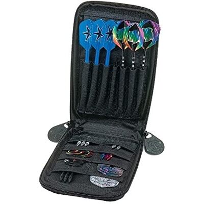 Casemaster Mini Pro svart konstläder dart fodral med plats för 6 pilar, stålspets eller mjuk spets, med smal profil läderliknande täckning och inbyggda fickor för flyg, axlar och tips Casemaster Mini Pro svart konstläder dart fodral med plats för 6 pilar, stålspets eller mjuk spets, med smal profil läderliknande täckning och inbyggda fickor för flyg, axlar och tips