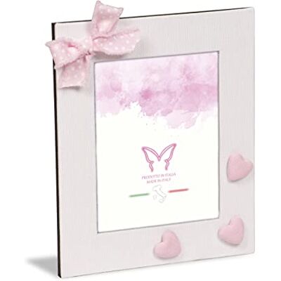 Mareli fotoram 20 x 23,5 cm i vitt tyg med dekorativa rosetter och rosa hjärtan, träram, fotoram 13 x 18 cm presentförpackning A70R-PF1 Mareli fotoram 20 x 23,5 cm i vitt tyg med dekorativa rosetter och rosa hjärtan, träram, fotoram 13 x 18 cm presentförpackning A70R-PF1