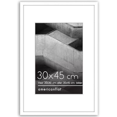 Americanflat 30x45 cm bildram i Vit – Använd som 20x30 cm med passepartout eller hela fotot utan passepartout – Tunn kant med splittersäkert glas Americanflat 30x45 cm bildram i Vit – Använd som 20x30 cm med passepartout eller hela fotot utan passepartout – Tunn kant med splittersäkert glas