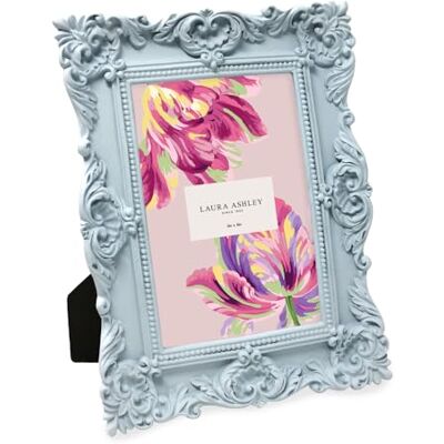 Laura Ashley 4 x 6 puderblå utsmyckad texturerad handgjord harts bildram med staffli och krok för bordsskiva och väggskärm, dekorativ blommig design heminredning fotogalleri, konst (4 x 6, pulverblå) Laura Ashley 4 x 6 puderblå utsmyckad texturerad handgjord harts bildram med staffli och krok för bordsskiva och väggskärm, dekorativ blommig design heminredning fotogalleri, konst (4 x 6, pulverblå)
