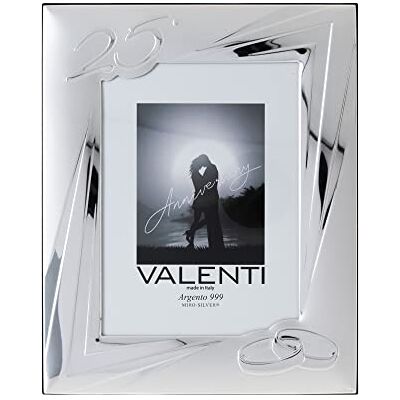 VALENTI & CO. Valenti&Co Silver fotoram 13 x 18. Perfekt som present till silver bröllop 25 års bröllop eller för den tjugofemte av släktingar eller mamma och pappa. VALENTI & CO. Valenti&Co Silver fotoram 13 x 18. Perfekt som present till silver bröllop 25 års bröllop eller för den tjugofemte av släktingar eller mamma och pappa.