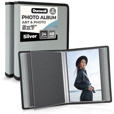 Dunwell litet fotoalbum 5 x 7 med svart monteringspapper (2-pack), 5 x 7 foto- och konstportfölj presentationsbok, varje visar 48 sidor, professionell minibildbok för 5 x 7 konstverk, vykort Dunwell litet fotoalbum 5 x 7 med svart monteringspapper (2-pack), 5 x 7 foto- och konstportfölj presentationsbok, varje visar 48 sidor, professionell minibildbok för 5 x 7 konstverk, vykort