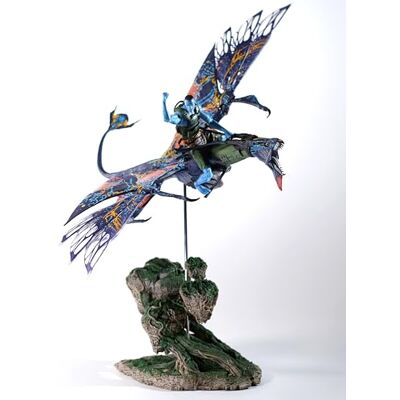 McFarlane Toys- Avatar: The Way of Water Recom Quaritch & RDA Banshee 17,78 cm skala deluxe 2-pack guldetikett McFarlane Toys- Avatar: The Way of Water Recom Quaritch & RDA Banshee 17,78 cm skala deluxe 2-pack guldetikett