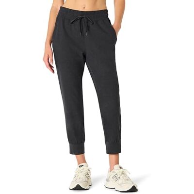 Amazon Essentials dam atletisk mjuk prestanda lätt beskuren capri träning joggingbyxor, rymdfärg, Svart (Space Dye Black), S Amazon Essentials dam atletisk mjuk prestanda lätt beskuren capri träning joggingbyxor, rymdfärg, Svart (Space Dye Black), S