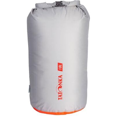 Tatonka Packpåse Dry Sack 18 l – vattentät packpåse med rullstängning och spänne – tillverkad av återvunnen polyester – 18 liter volym (grå) Tatonka Packpåse Dry Sack 18 l – vattentät packpåse med rullstängning och spänne – tillverkad av återvunnen polyester – 18 liter volym (grå)