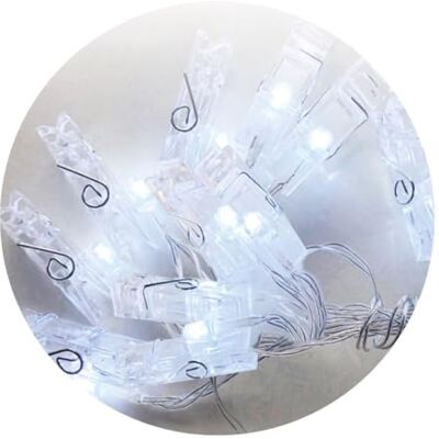 PRENDELUZ LED-krans – 1,95 m lång girlang med vita klämmor, perfekt för att dekorera med varmt och flexibelt ljus, lätt att installera och återanvändbar. PRENDELUZ LED-krans – 1,95 m lång girlang med vita klämmor, perfekt för att dekorera med varmt och flexibelt ljus, lätt att installera och återanvändbar.