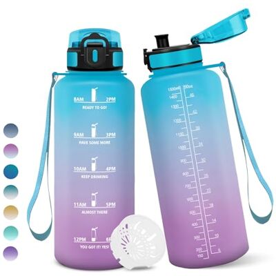 Motswedi Vattenflaska, 1,5 liter BPA-fri, Sportflaska, Med tidsmarkering, Vattentät design, Sporthandflaskor för barn Blå&Lila Motswedi Vattenflaska, 1,5 liter BPA-fri, Sportflaska, Med tidsmarkering, Vattentät design, Sporthandflaskor för barn Blå&Lila