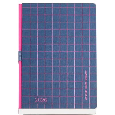 Miquelrius Dagsplanering 2026 dag per sida, liknande A5+ (155 x 213 mm), Daglig planering, påsydd kraftkartong med stämpling, 100 g/m² FSC elfenbenspapper, pennhållare, ES-EN-PT, marinblå Miquelrius Dagsplanering 2026 dag per sida, liknande A5+ (155 x 213 mm), Daglig planering, påsydd kraftkartong med stämpling, 100 g/m² FSC elfenbenspapper, pennhållare, ES-EN-PT, marinblå