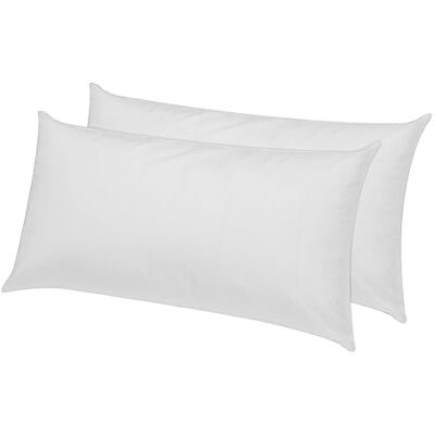 PIKOLIN Home Medelfast fiberkudde med skydd för huden av aloe vera, som är luftgenomsläpplig och passar för dig som sover på magen. PIKOLIN Home Medelfast fiberkudde med skydd för huden av aloe vera, som är luftgenomsläpplig och passar för dig som sover på magen.