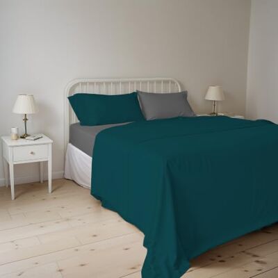 Italian Bed Linen Set med lakan för dubbelsäng 100% naturlig bomull, tillverkad i Italien – set med sängkläder, underlakan med hörn, överlakan 240 x 300 cm och örngott med inre klaff, petroleumgrön/mörkgrå Italian Bed Linen Set med lakan för dubbelsäng 100% naturlig bomull, tillverkad i Italien – set med sängkläder, underlakan med hörn, överlakan 240 x 300 cm och örngott med inre klaff, petroleumgrön/mörkgrå