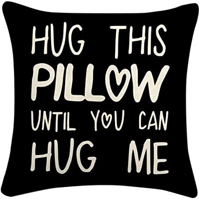 Sufamb Hug This Pillow Until You Can Hug Me Prydnadskuddöverdrag dekor, 45 x 45 cm kuddfodral, pojkvän flickvän födelsedagspresenter, långdistansrelationsgåvor, alla hjärtans dag presenter (svart) Sufamb Hug This Pillow Until You Can Hug Me Prydnadskuddöverdrag dekor, 45 x 45 cm kuddfodral, pojkvän flickvän födelsedagspresenter, långdistansrelationsgåvor, alla hjärtans dag presenter (svart)