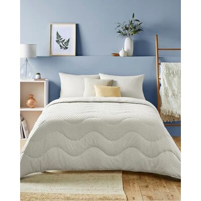 NIGHT LARK Täckfritt täcke och örngottsset, Tufted Dots kollektion – täckfritt täcke Super King Size 4,5 Tog tvättbart med avancerad Smartfil Fibre, allergivänlig – varm sand, super king size-säng NIGHT LARK Täckfritt täcke och örngottsset, Tufted Dots kollektion – täckfritt täcke Super King Size 4,5 Tog tvättbart med avancerad Smartfil Fibre, allergivänlig – varm sand, super king size-säng
