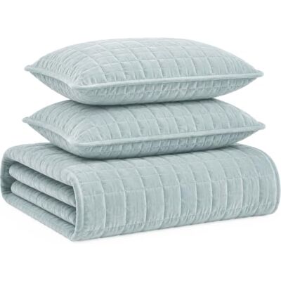 Tribeca Living Bäddset i sammet för king size-säng, tredelat set med rutsömmar som innehåller ett överdimensionerat täcke och två kuddöverdrag, 260 GSM supermjuk sammet, blå (Haze Blue) Tribeca Living Bäddset i sammet för king size-säng, tredelat set med rutsömmar som innehåller ett överdimensionerat täcke och två kuddöverdrag, 260 GSM supermjuk sammet, blå (Haze Blue)
