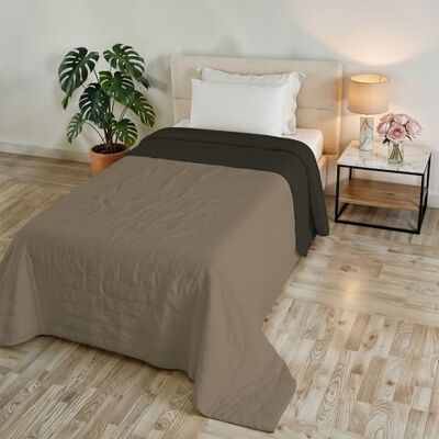 Italian Bed Linen Golias sommartäcke, tillverkad i Italien, 100% polyester dubbelsidigt överkast med vattentvättad effekt lätt filt med fyllning 65 gr enkelsäng 170 x 250 cm hasselnöt/brun Italian Bed Linen Golias sommartäcke, tillverkad i Italien, 100% polyester dubbelsidigt överkast med vattentvättad effekt lätt filt med fyllning 65 gr enkelsäng 170 x 250 cm hasselnöt/brun