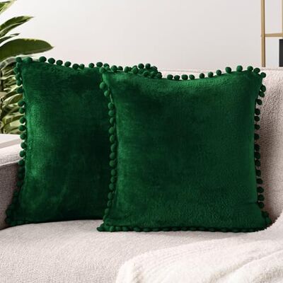 PAVILIA Smaragdgröna prydnadskuddöverdrag, 45 x 45 cm, set med 2, pom pom Dekorativa sammetskuddöverdrag för bäddsoffa skog mörkgrön fleece accent kuddfodral pompom PAVILIA Smaragdgröna prydnadskuddöverdrag, 45 x 45 cm, set med 2, pom pom Dekorativa sammetskuddöverdrag för bäddsoffa skog mörkgrön fleece accent kuddfodral pompom