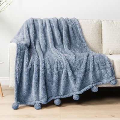 PAVILIA Dammig blå sherpa filt med mjuk pom pom lugg, plysch mysiga varma filtar för bäddsoffa, luddig fleece överkast med pompom, lätt fluffig, blå 127 x 152 cm PAVILIA Dammig blå sherpa filt med mjuk pom pom lugg, plysch mysiga varma filtar för bäddsoffa, luddig fleece överkast med pompom, lätt fluffig, blå 127 x 152 cm