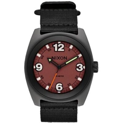 Nixon Analog klocka för män med armband i rostfritt stål A1447-5351-00 Nixon Analog klocka för män med armband i rostfritt stål A1447-5351-00