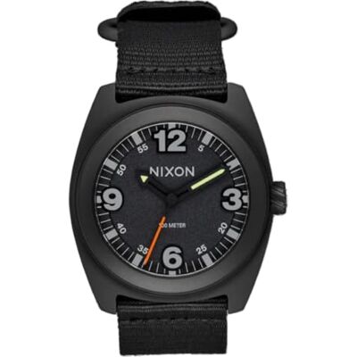 Nixon Analog klocka för män med armband i rostfritt stål A1447-3086-00 Nixon Analog klocka för män med armband i rostfritt stål A1447-3086-00