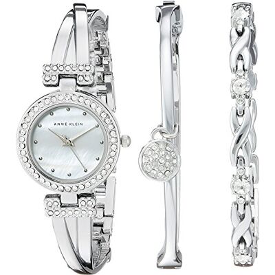 Anne Klein set med förstklassig kristallaccentuerad klocka och armband, Silver Anne Klein set med förstklassig kristallaccentuerad klocka och armband, Silver