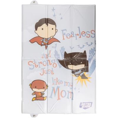 Tataway Warner Bros Justice League Vikbart skötbord för barn, perfekt för resor, platsbesparande, mjukt och utrustat med knappstängning, Mått 61 cm x 39 cm Tataway Warner Bros Justice League Vikbart skötbord för barn, perfekt för resor, platsbesparande, mjukt och utrustat med knappstängning, Mått 61 cm x 39 cm