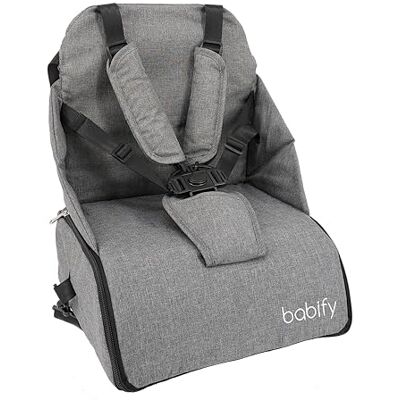 Babify 2-i-1 resebarnstol med förvaring, mjuk grå Babify 2-i-1 resebarnstol med förvaring, mjuk grå