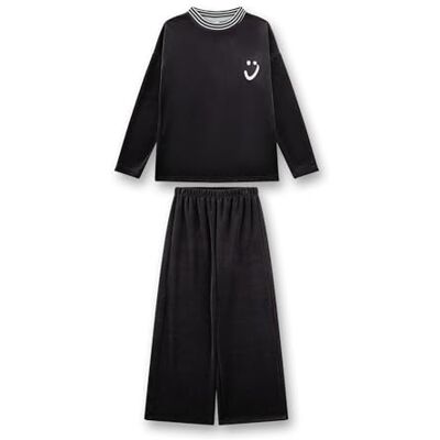 Sanetta Flickpyjamas grön högkvalitativ och bekväm pyjamas av Nicki för flickor. Långärmad pyjamas med smiley-motiv pyjamas-set för flickor, Grön, 140 Sanetta Flickpyjamas grön högkvalitativ och bekväm pyjamas av Nicki för flickor. Långärmad pyjamas med smiley-motiv pyjamas-set för flickor, Grön, 140