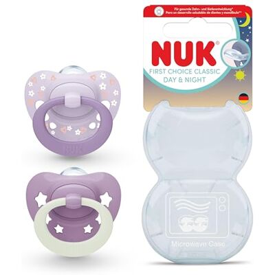 NUK First Choice Classic Night Baby Dummy 0-6 månader Ortodontiska nappar som lyser i mörkret 95% babyacceptans** Lila 2 stycken NUK First Choice Classic Night Baby Dummy 0-6 månader Ortodontiska nappar som lyser i mörkret 95% babyacceptans** Lila 2 stycken