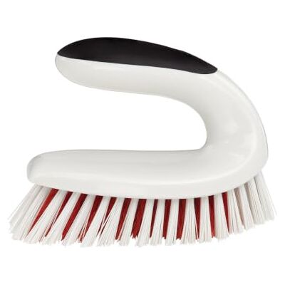 OXO Good Grips universal skurborste Stadiga borststrån, ergonomiskt halkfritt handtag, formad för att skydda knogarna OXO Good Grips universal skurborste Stadiga borststrån, ergonomiskt halkfritt handtag, formad för att skydda knogarna